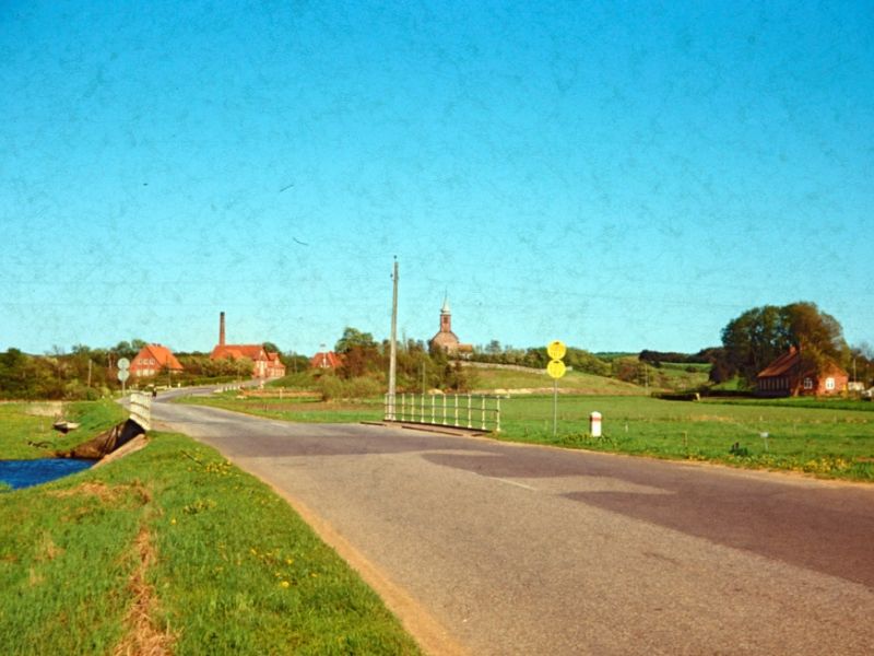 1971 Fiskbæk kirke, set fra Nybro