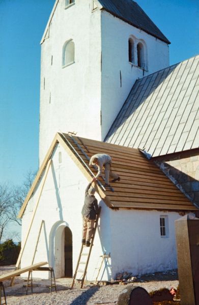 1975 Vorde kirke rep af våbenhus