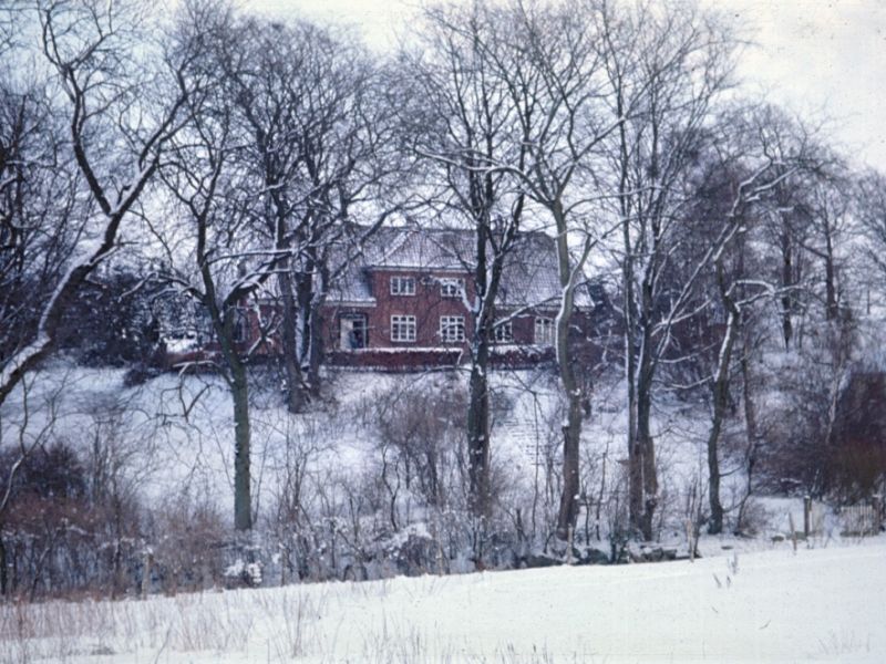 1977 Vorde præstegård i sne